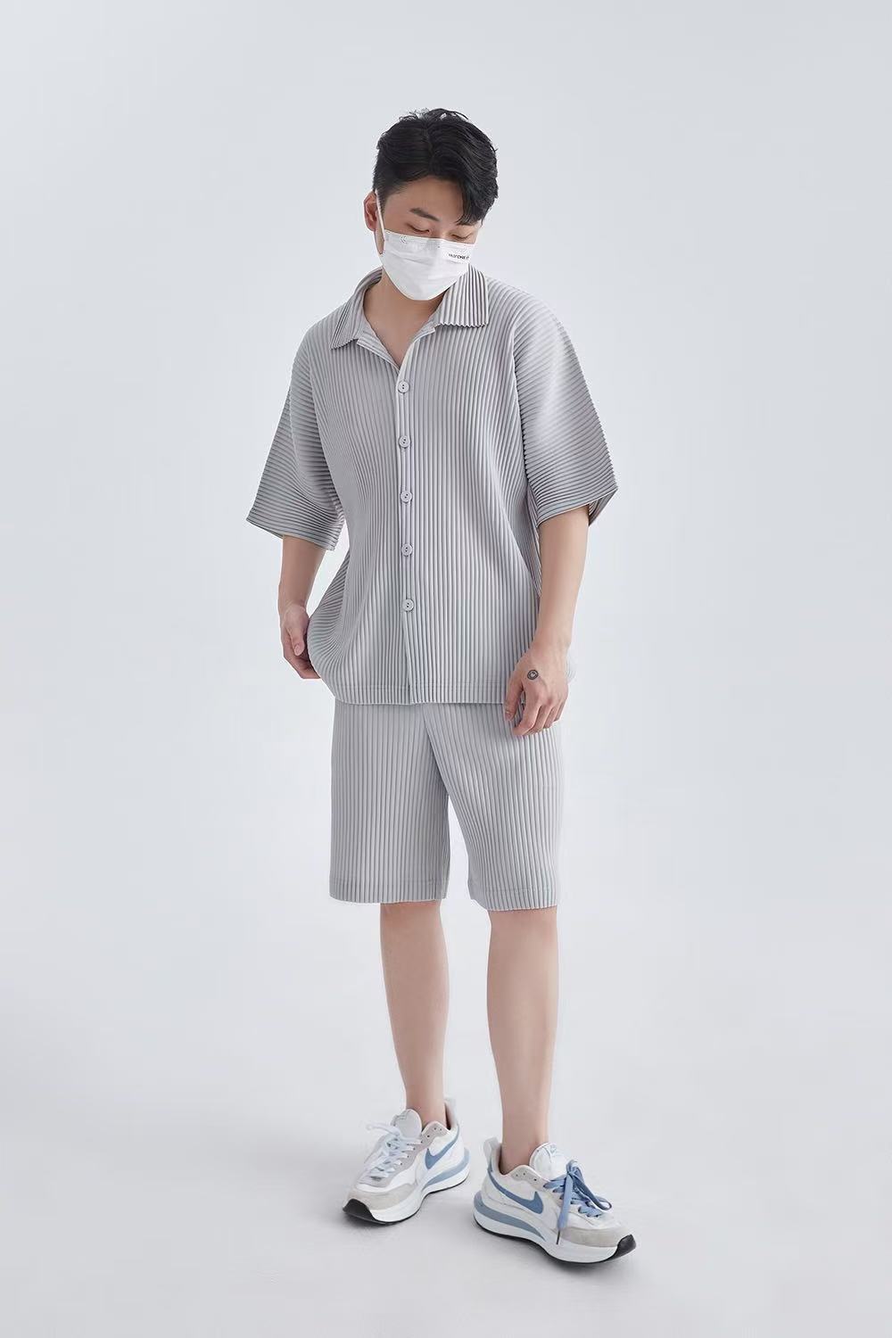 Miyake Warcoir pleated men's shorts drape casual cropped pants loose casual versatile youth summer JF148