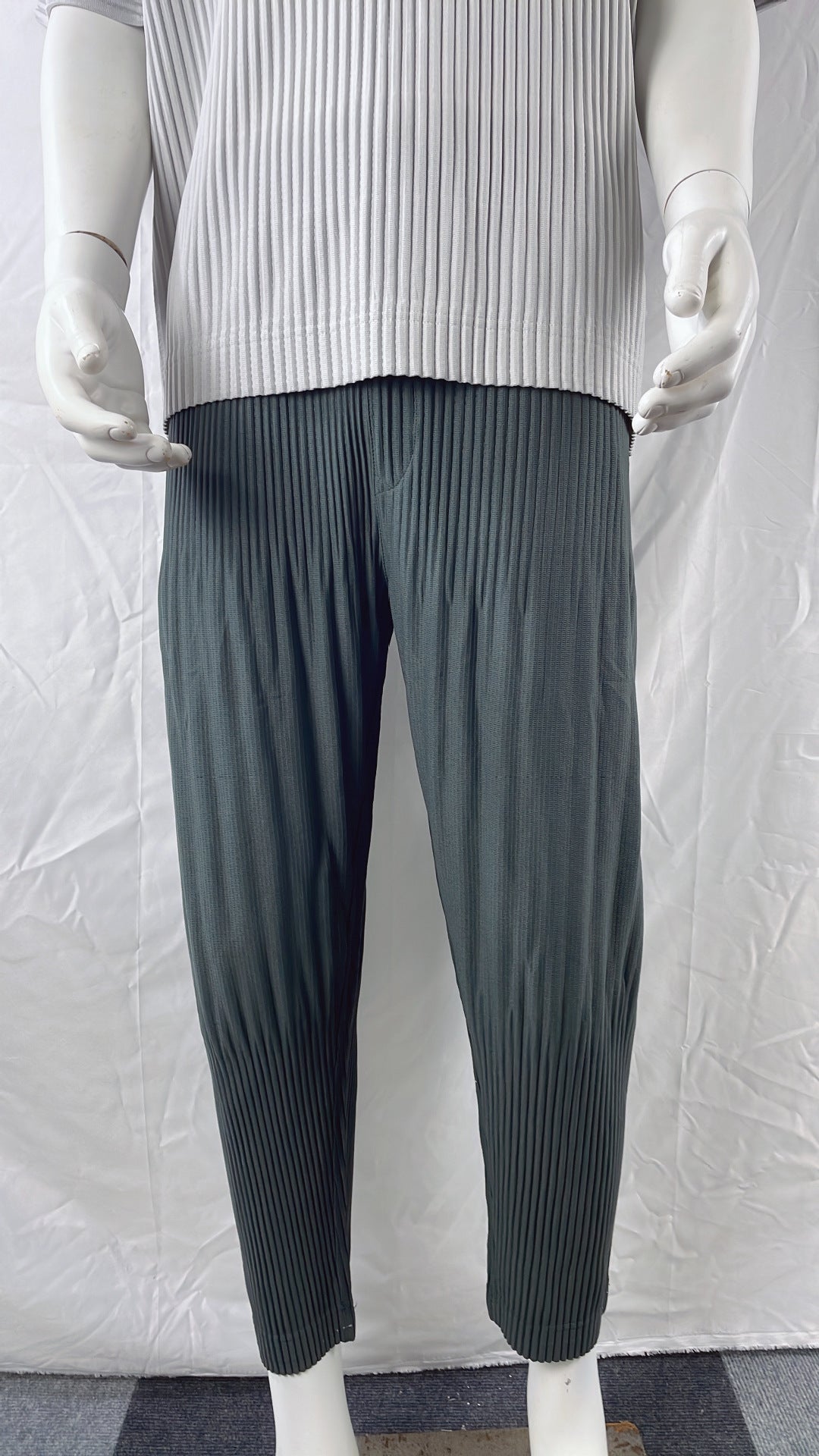 Miyake-style pleated bloomers, pressed pleated men's pants, loose casual autumn harem pants, cropped pants, tide JF151