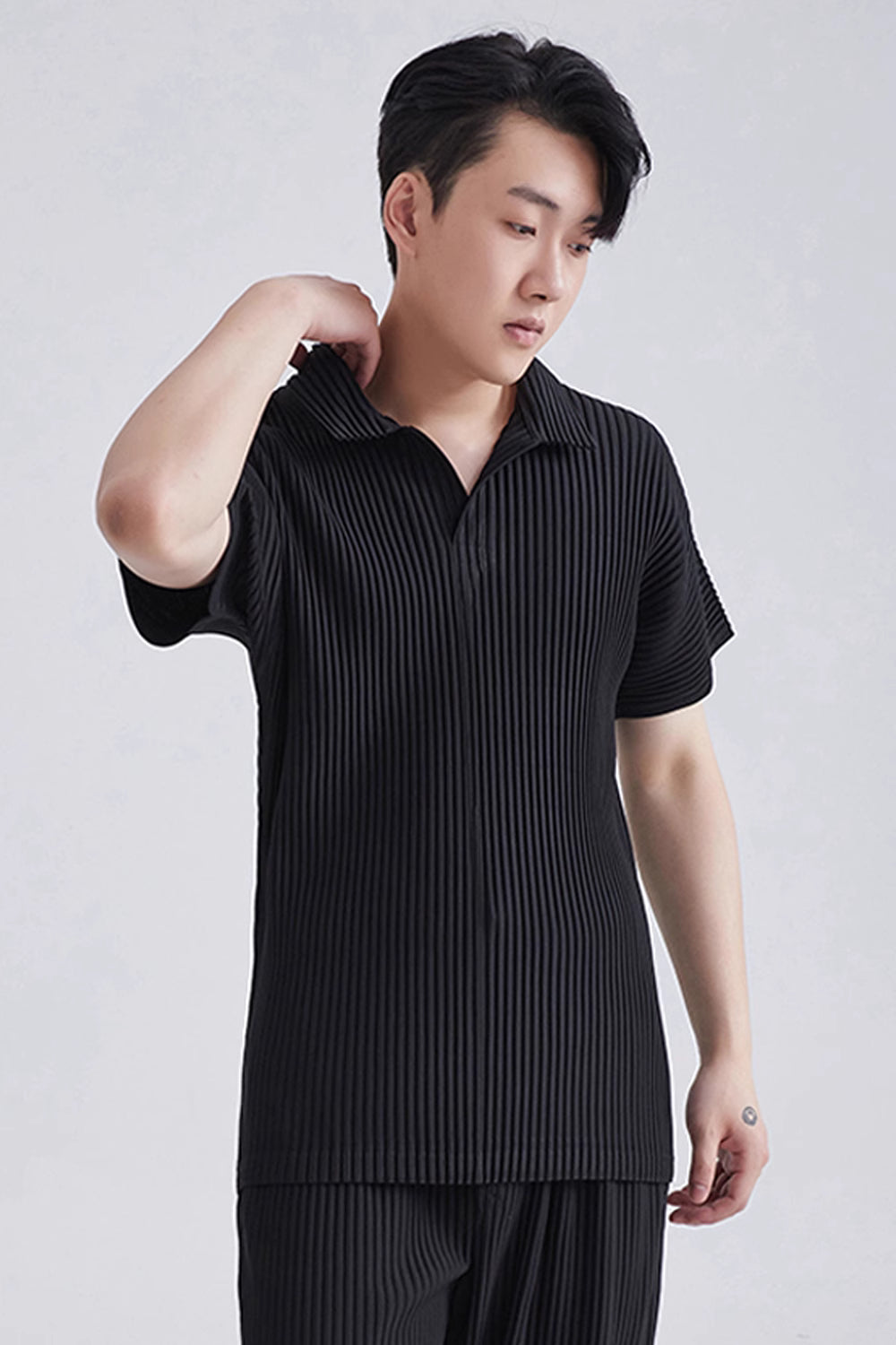 Men’s Pleated Polo Shirt — Miyake-Inspired Minimalist Design, Luxurious Texture, Breathable & Stretchy