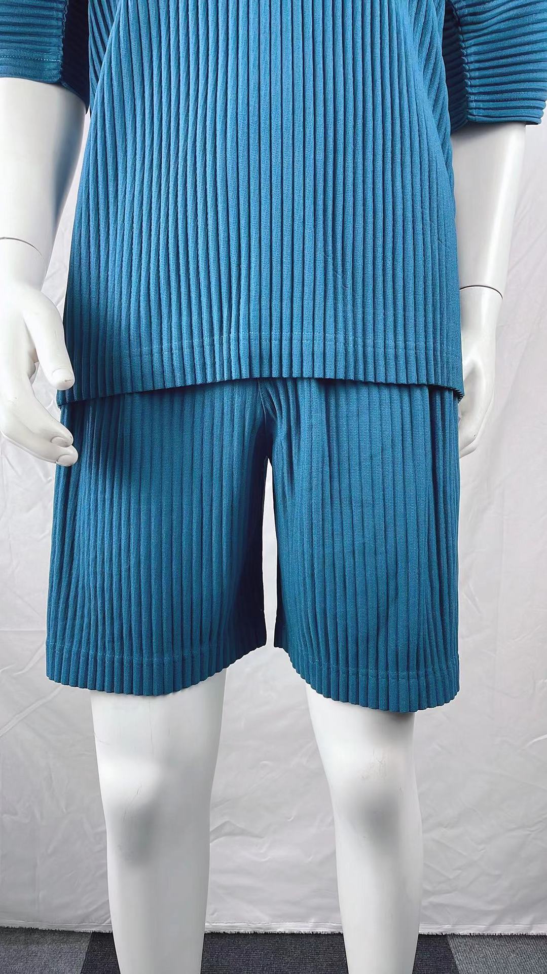 Miyake Warcoir pleated men's shorts drape casual cropped pants loose casual versatile youth summer JF148