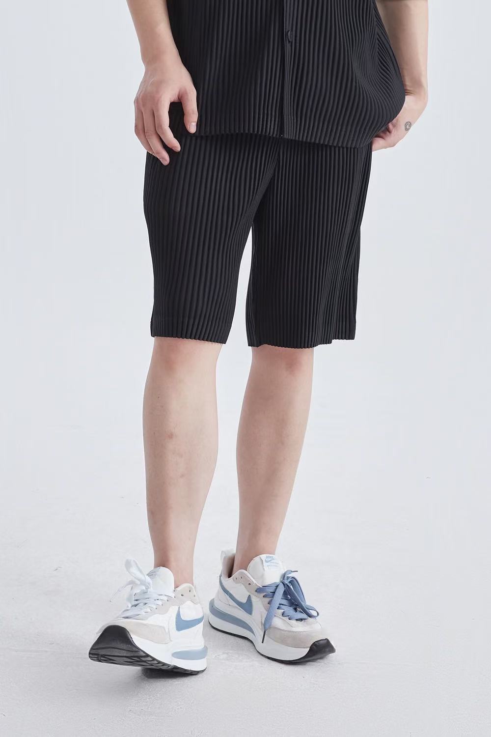 Miyake Warcoir pleated men's shorts drape casual cropped pants loose casual versatile youth summer JF148