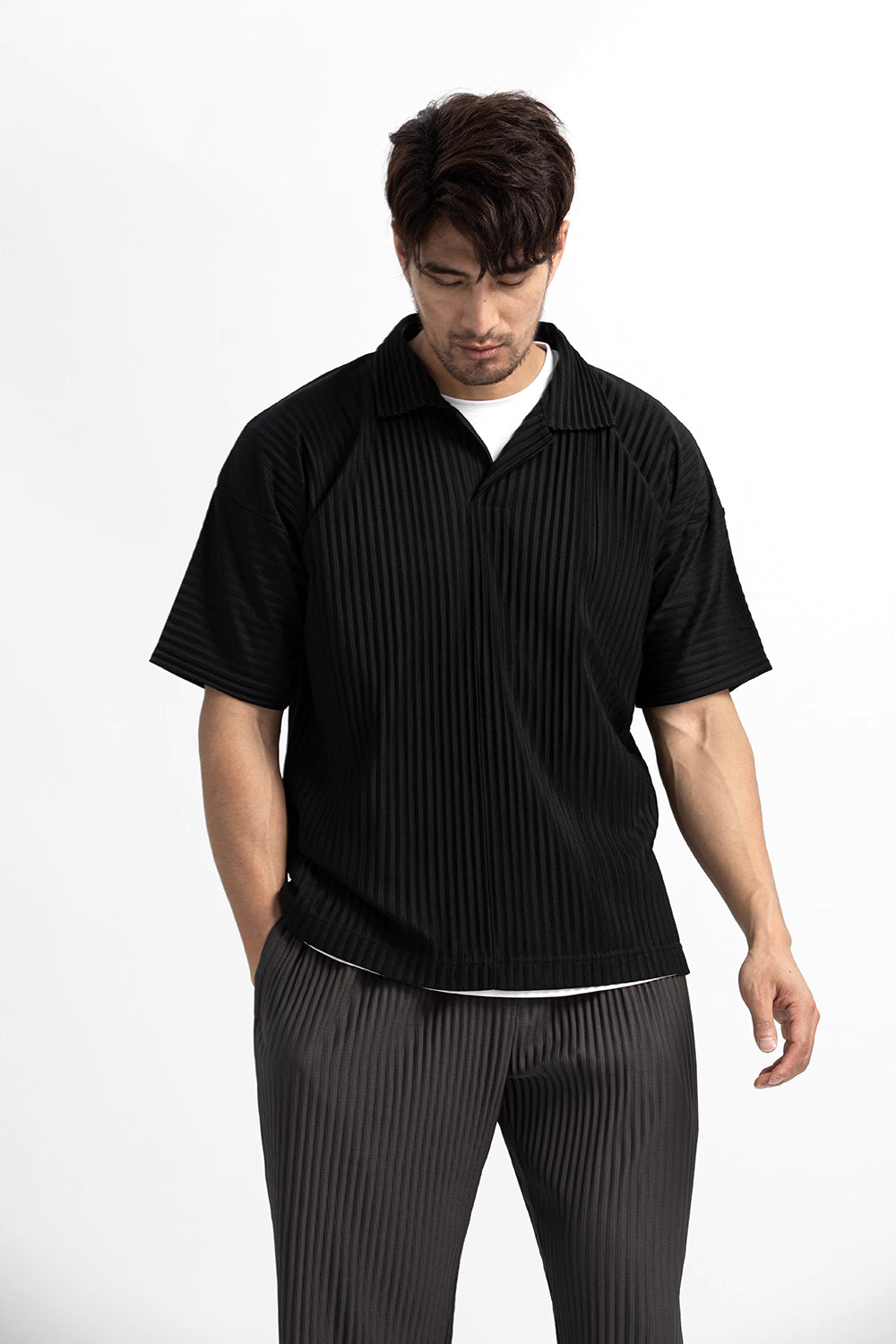 Men’s Pleated Polo Shirt — Miyake-Inspired Minimalist Design, Luxurious Texture, Breathable & Stretchy